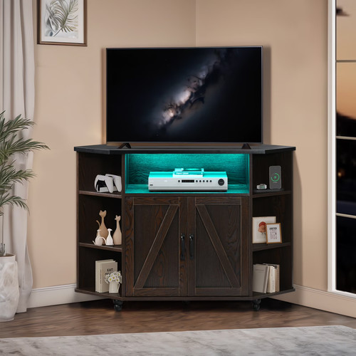 Modern farmhouse corner - farmhouse, tv
